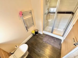 En-suite- click for photo gallery
